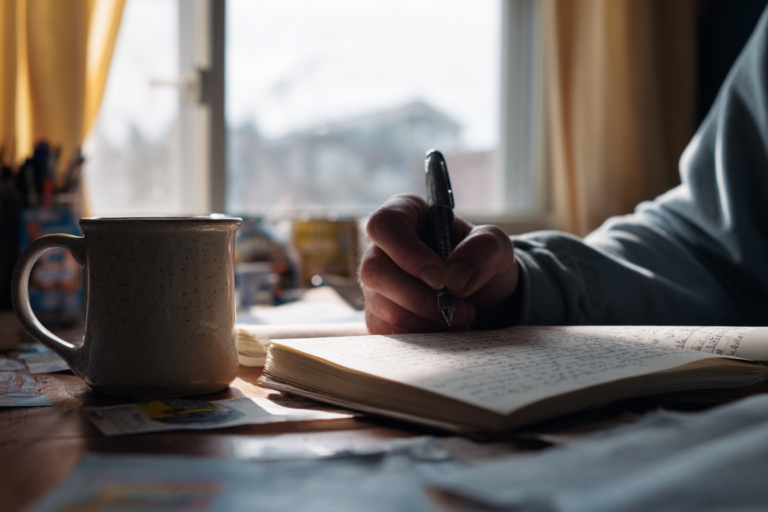 journaling-escriure-per-a-reconnectar-a-traves-de-les-paraules